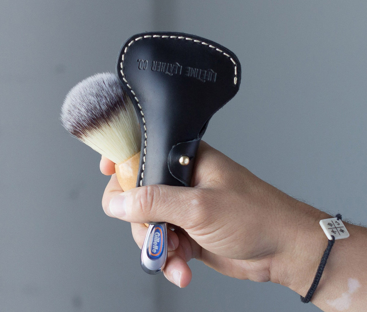 Leather Razor Holder in Oxford Black