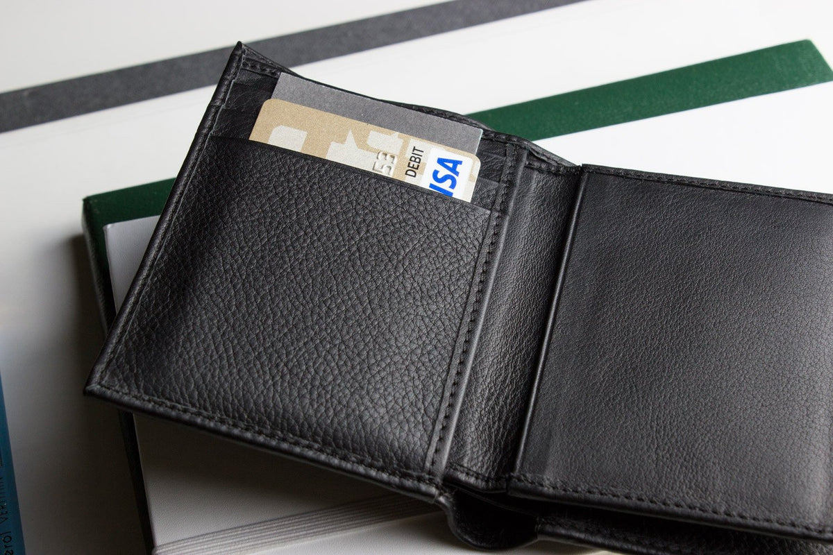 Slimfold Passcase Leather Wallet with ID Case in Black